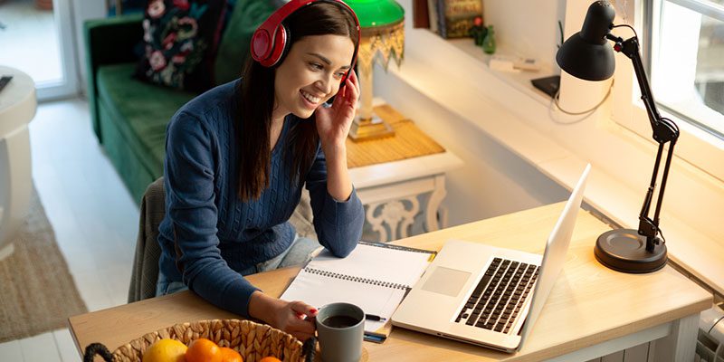 How Working With an Online Tutor Benefits Learners